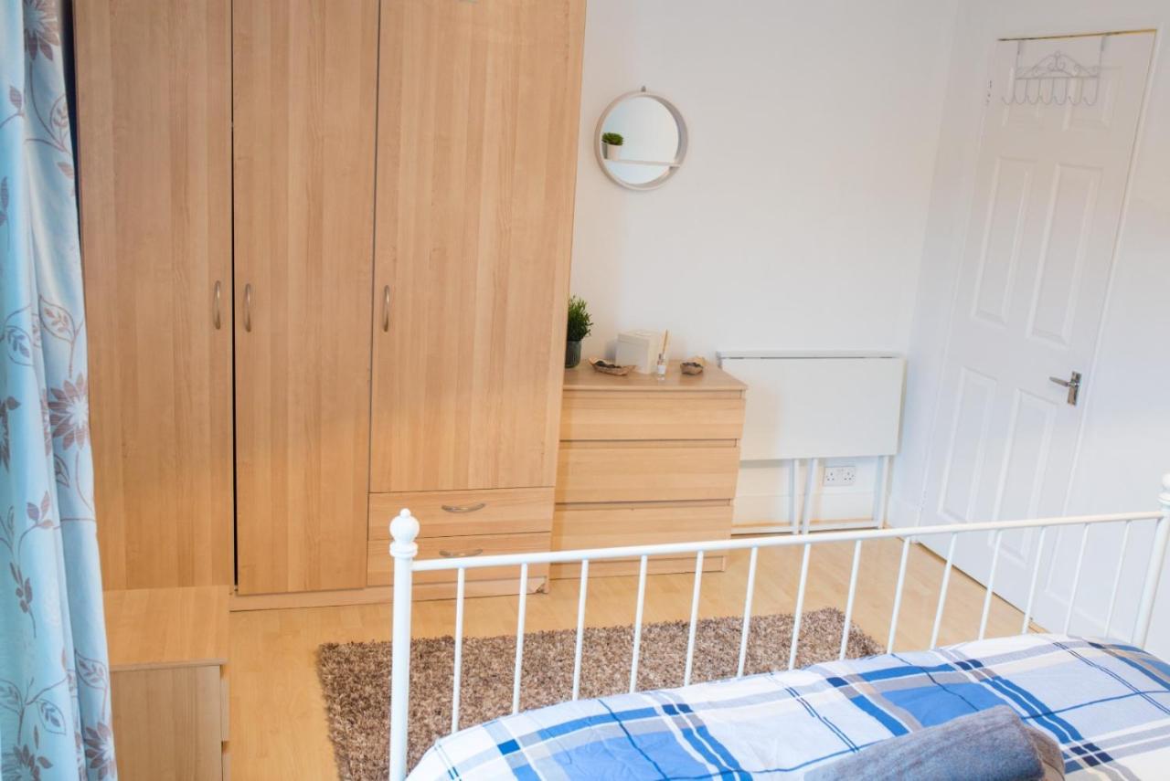 Exclusive Offers L Last-Minute Specials L Parking Free L Double Bed House L Uk L Gaming Room L Komfy 3 Bedroom Cottage With Riverview L Perfect For Short Or Long Stays Ридинг Экстерьер фото