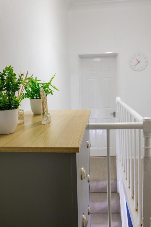 Exclusive Offers L Last-Minute Specials L Parking Free L Double Bed House L Uk L Gaming Room L Komfy 3 Bedroom Cottage With Riverview L Perfect For Short Or Long Stays Ридинг Экстерьер фото