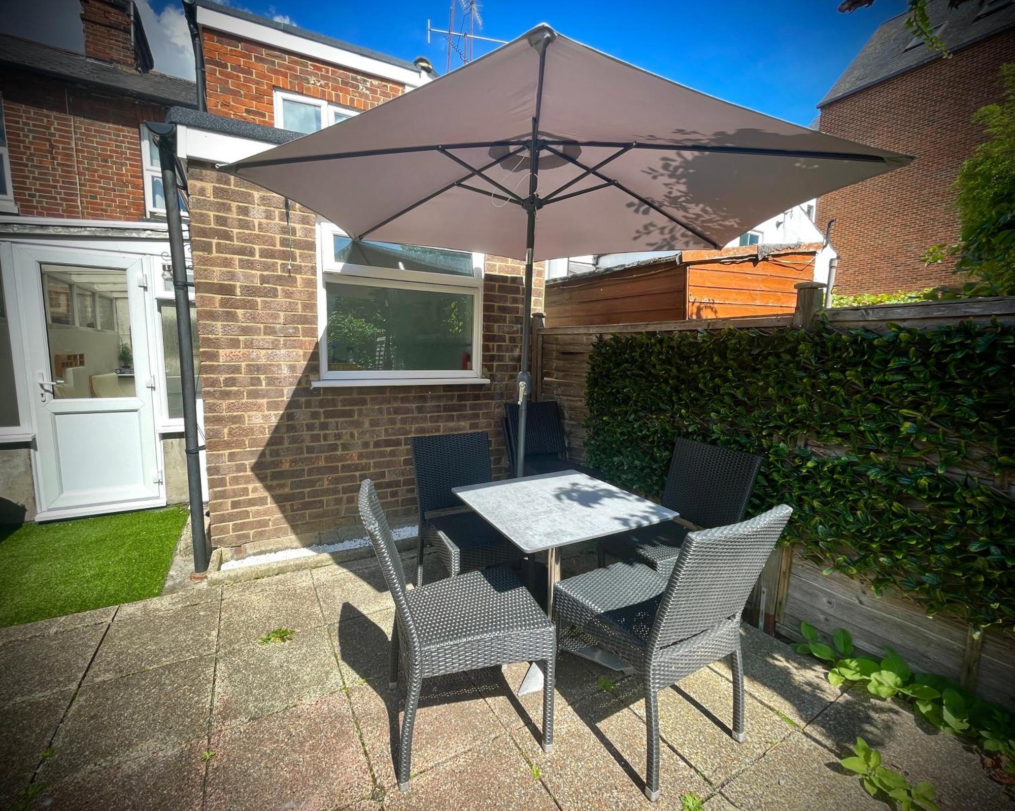 Exclusive Offers L Last-Minute Specials L Parking Free L Double Bed House L Uk L Gaming Room L Komfy 3 Bedroom Cottage With Riverview L Perfect For Short Or Long Stays Ридинг Экстерьер фото